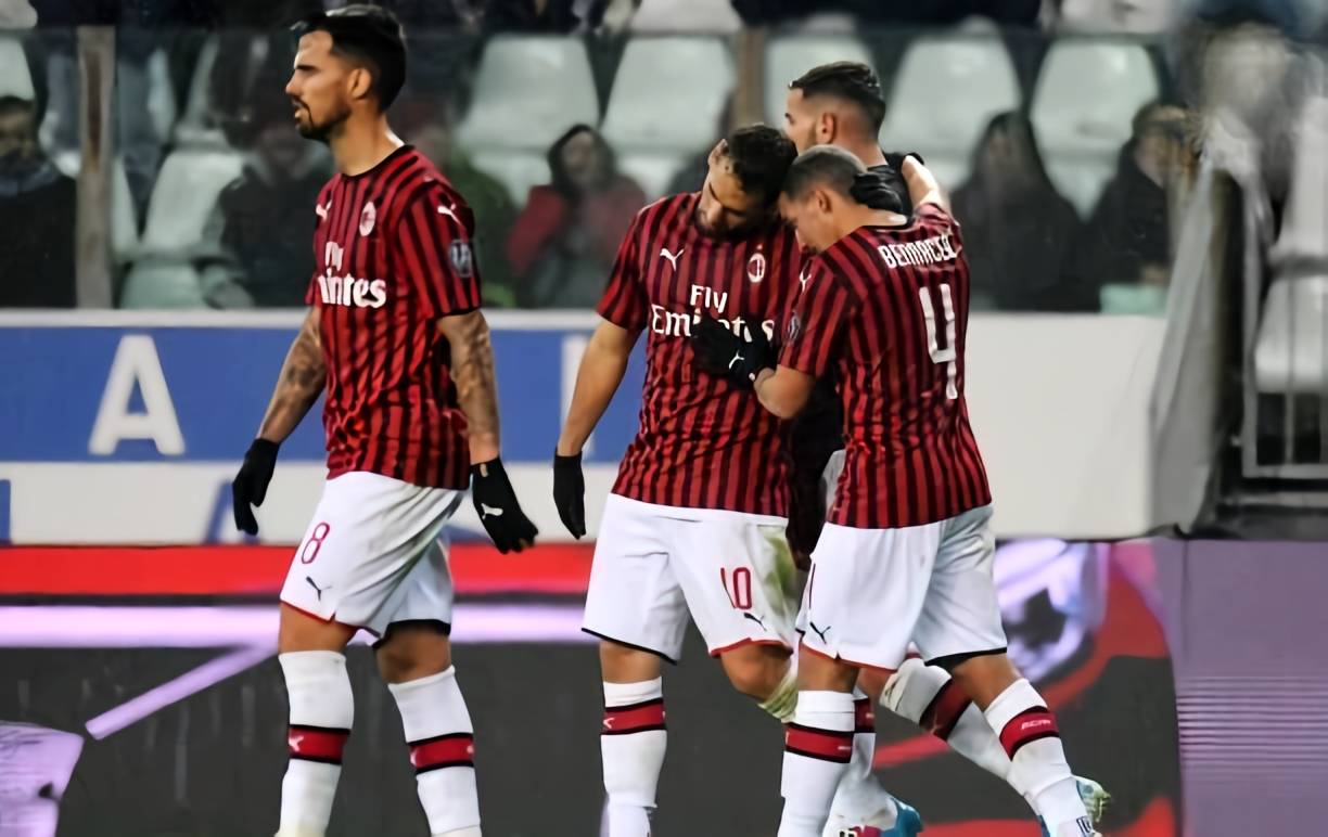 网球ATP年终总决赛：奥热-阿利亚西姆胜兹韦列夫