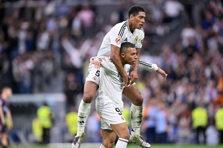 TA：多家豪门关注小将斯密特，阿尔克马尔对其估价约6000万欧